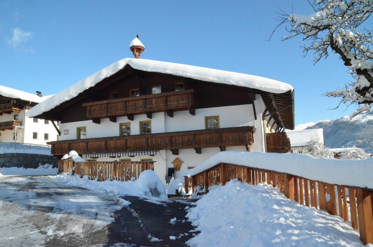 Pension Kirchbrugger Telfes im Stubai Bagian luar foto