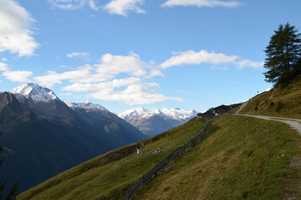 Pension Kirchbrugger Telfes im Stubai Bagian luar foto