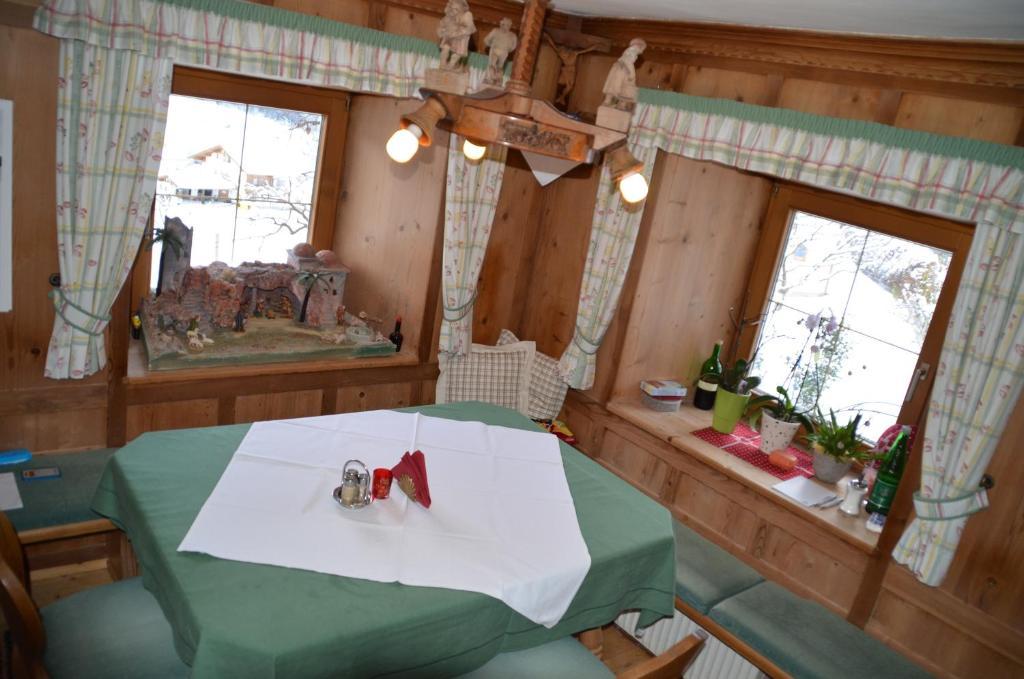 Pension Kirchbrugger Telfes im Stubai Bagian luar foto